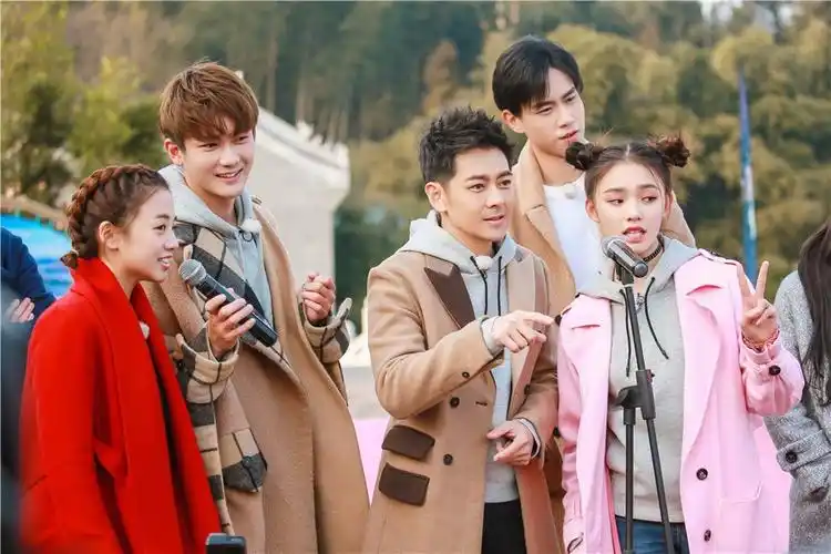 二十四小时林允向白敬亭撒娇遭拒小白这招没用