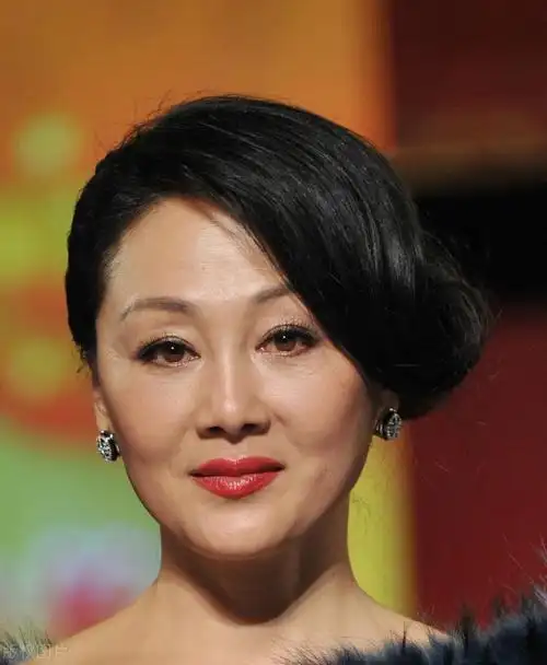 王姬有几任丈夫都是谁(演员王姬的丈夫高峰简历)