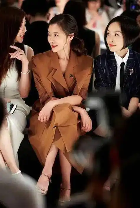 她是开国上将后代,助力李亚鹏成名后却遭背叛,今51岁仍未婚_柯蓝_独立