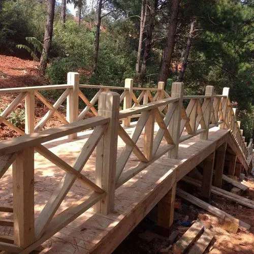 庭院防腐木护栏定制 景观防腐木防护栏 价格优惠 品质保证