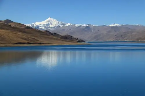 羊卓雍措湖光山色,景色如画,仿如置身人间仙境,羊湖是集高原湖泊