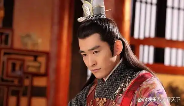 有的男演员五官端正,长身玉立,戴个发套,穿上古装就像是从古代壁画上