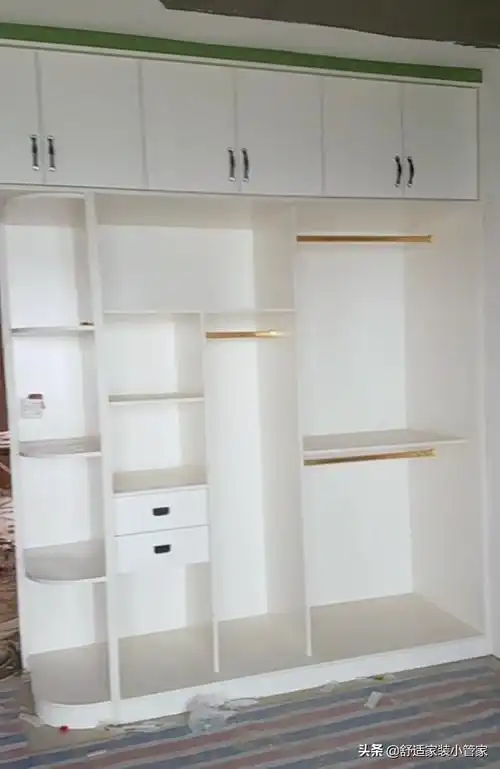 14个木工赶制完成的卧室衣柜,内部结构很实用,装修值得参考
