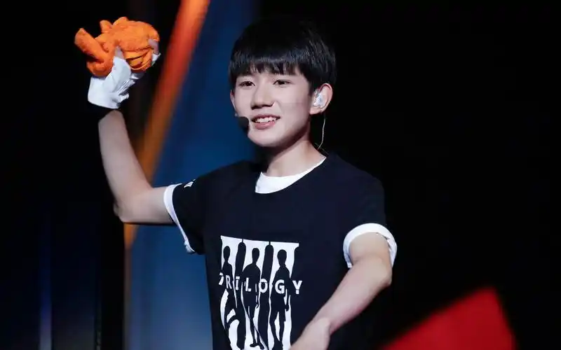 tfboys王源演唱会高清图片桌面壁纸