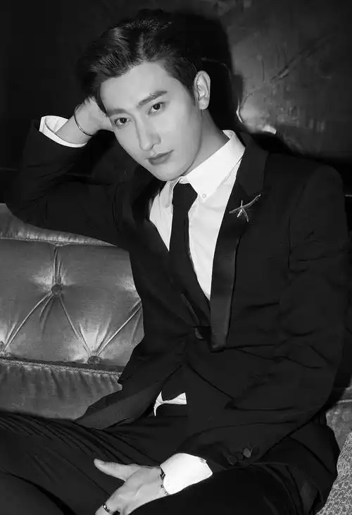 周觅(中国内地男歌手)_尚可名片