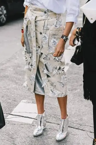 银色靴子怎么搭配