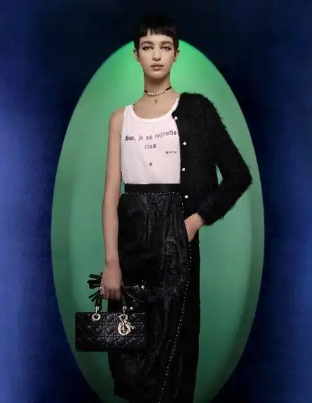 杨采钰精彩演绎dior迪奥二零二三秋冬成衣系列