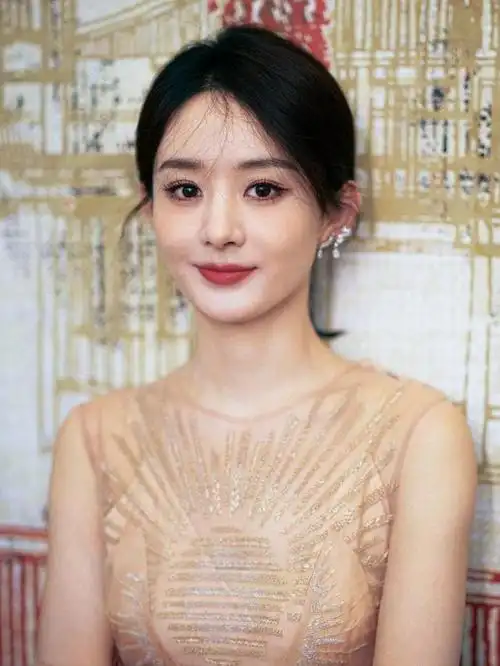 赵丽颖出席活动!穿吊带裙秀完美身材,现场人山人海人气爆棚