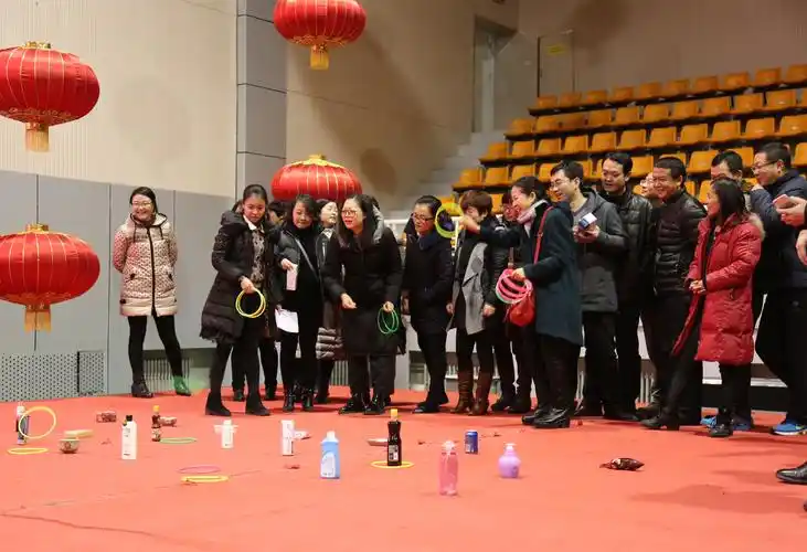 "套圈"活动现场