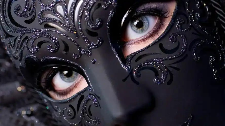 的面具女孩 > || 更新时间:2017-05-22 颜色分 炫彩 关键词:  蒙面