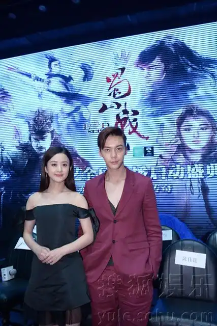 赵丽颖当众向陈伟霆撒娇 吴奇隆自曝将筹备婚礼