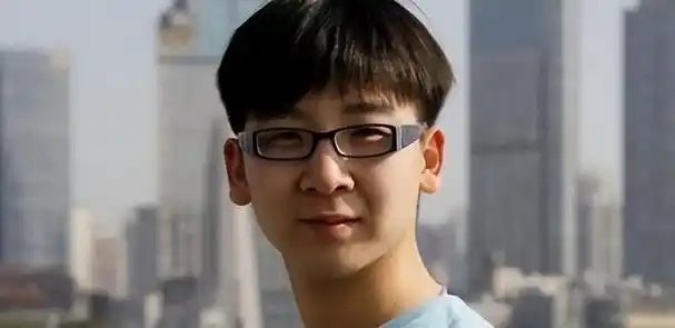 九位长"残"的童星:因肥胖被北影拒绝,头秃沦为路人,丑态各异