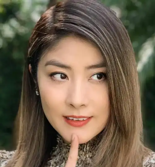 陈慧琳是香港著名的女歌手,她曾获得过无数奖项.