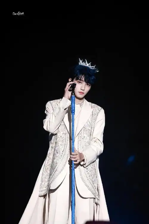 王俊凯王源连续第十年为易烊千玺庆生