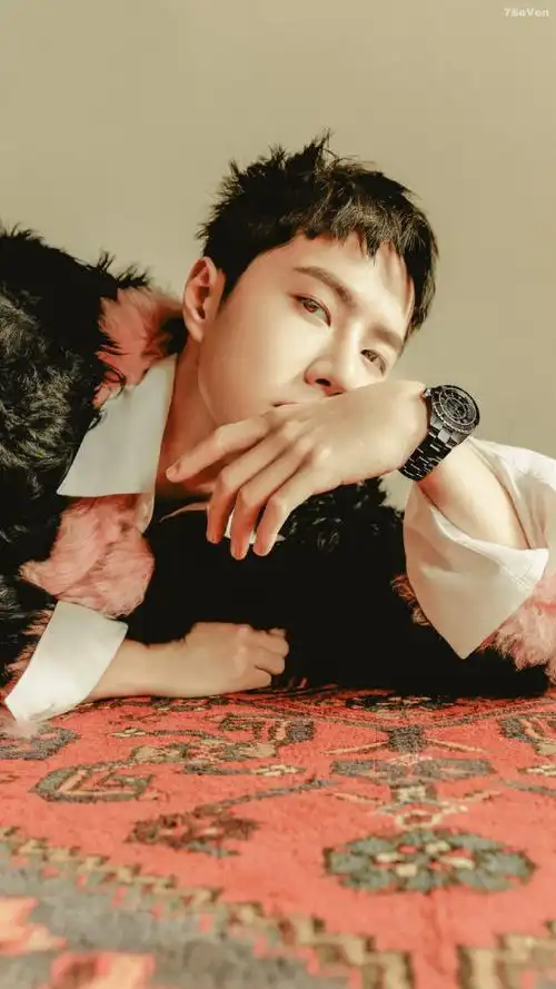 《智族gq》2021年10月刊封面,封面人物:王一博恭喜王一博解锁顶级男刊