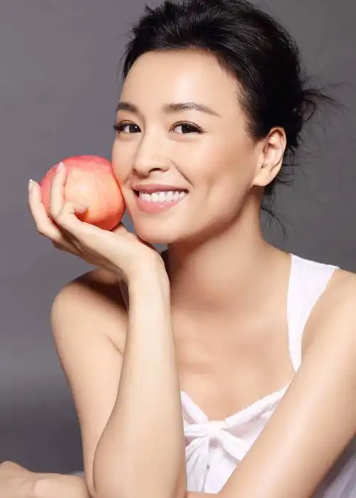 又被张庭惊艳了一件普通的衣服也能穿出少女感这样的她真美