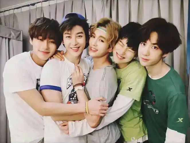 中秋节一家人在一起就要整整齐齐的