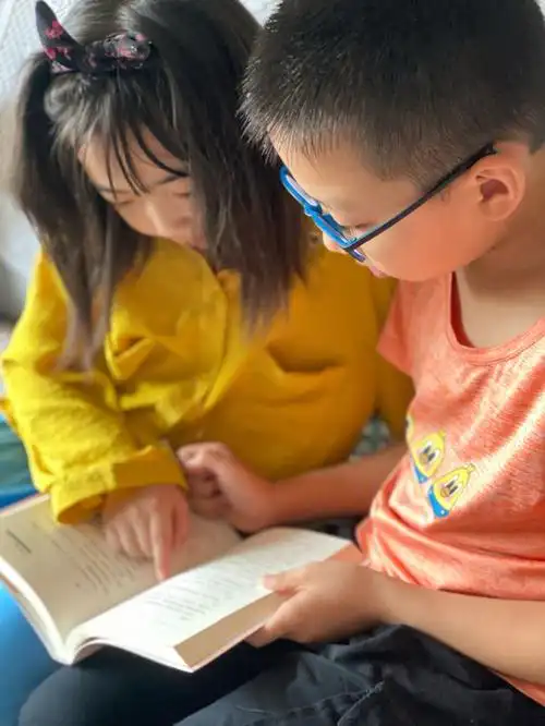 小学生的午后读书会