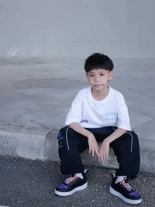 秋日街舞风穿搭小男孩已上线