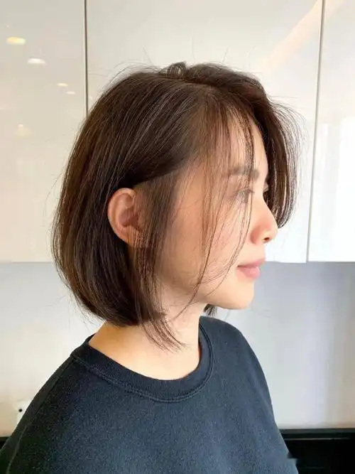 短发木马烫♀ 先铲除爆炸自然卷再替发型增添一点柔和线条 然后 do re