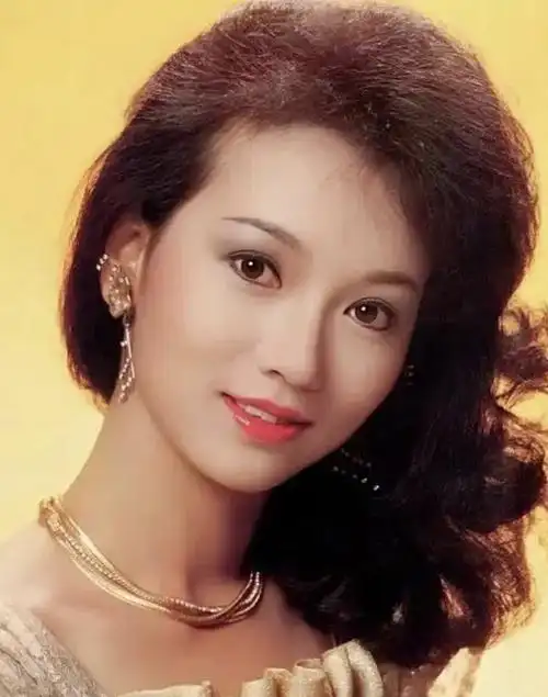 赵雅芝:最美"白素贞",3个男人2次婚姻,晚年因儿子而骄傲|赵雅芝