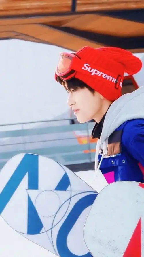 易烊千玺化身运动少年 青春活力吸引目光