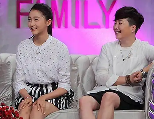 而且她还特别的低调,当关晓彤火了之后她就一直隐藏自己和关晓彤的