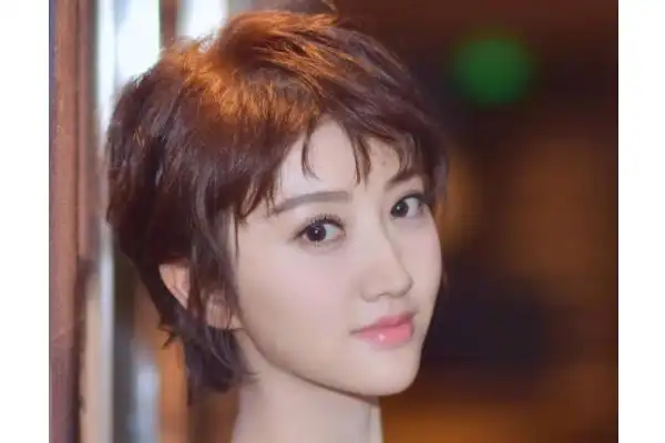 高个子女生发型禁忌