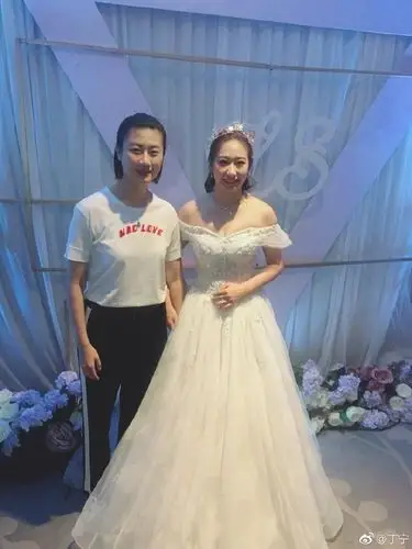 国乒美女今日大婚!闺蜜丁宁抢到捧花被现场催婚