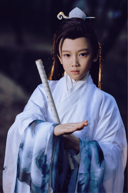 《有翡》小谢允上线奶萌可爱,童星周俞辰演技惊艳看哭无数人