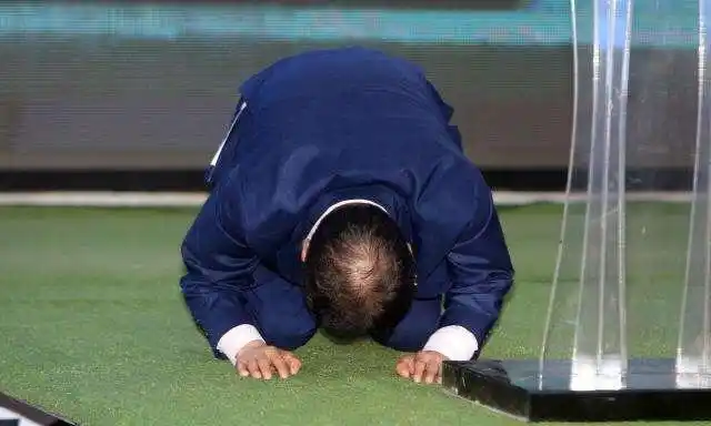 给儿子下跪 - 美篇