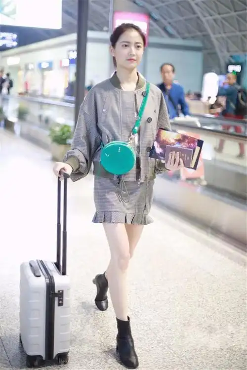 陈钰琪的腿究竟有多白?自带丝袜特效,甘蔗腿抢镜无敌!