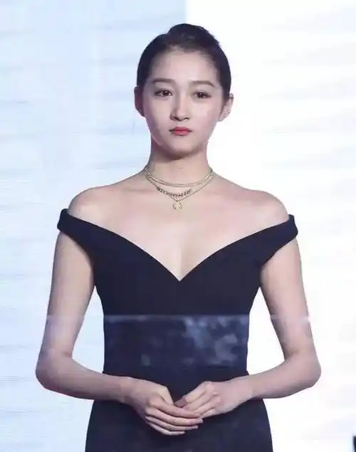 原创别再为容貌焦虑了看看赵丽颖的塌屁股刘亦菲的发腮和双下巴吧