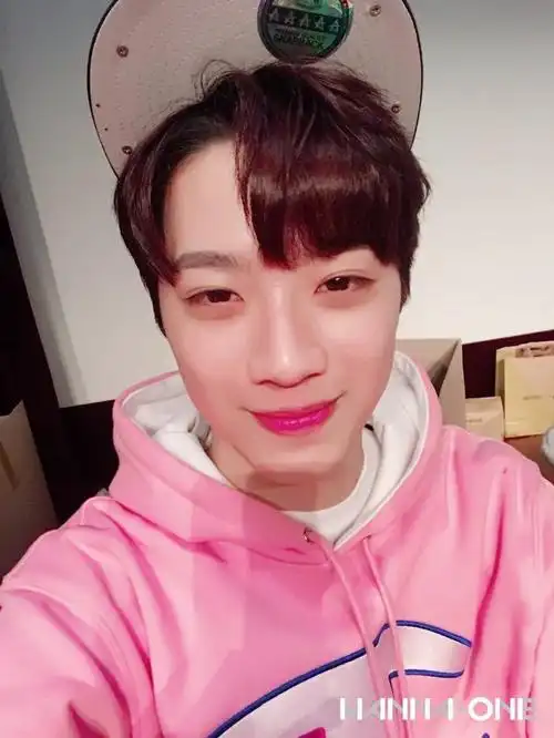 赖冠霖直男式怼脸自拍合集 自拍的完成靠脸是真理!