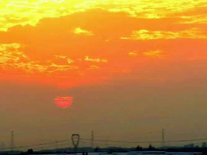 形容晚霞的诗句_形容落日晚霞美的诗句_形容晚霞的天空的词语