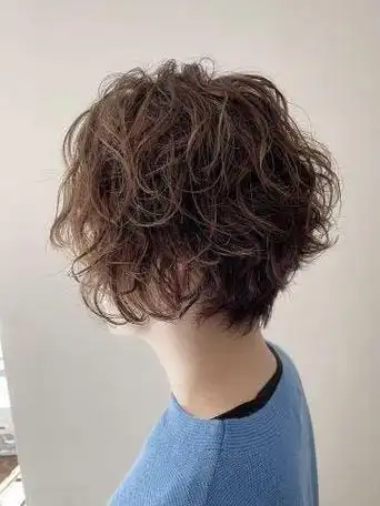 短发纹理烫:蓬松自然的时尚美感