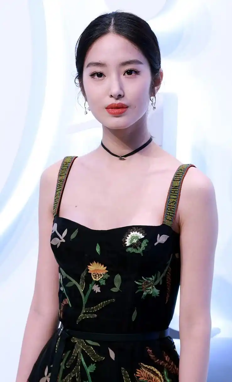 陈金飞杨采钰分手# 陈金飞杨采钰分手真相:富豪干爹换新欢,女星被甩