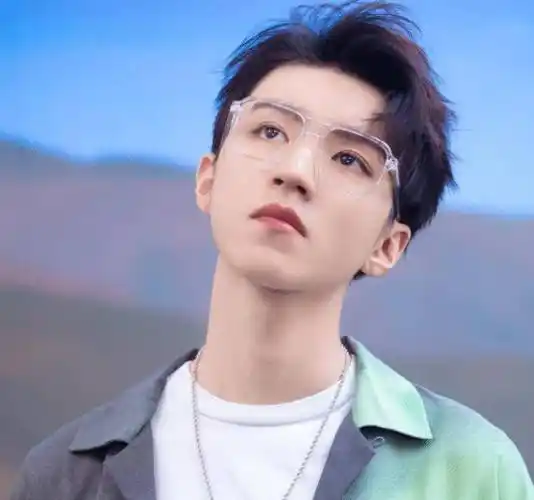 王俊凯荧幕初吻被夺走 ?