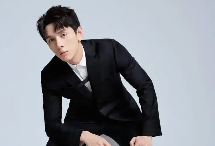 李佳琦发文回应网络暴力:做人好难,做公众人物更难