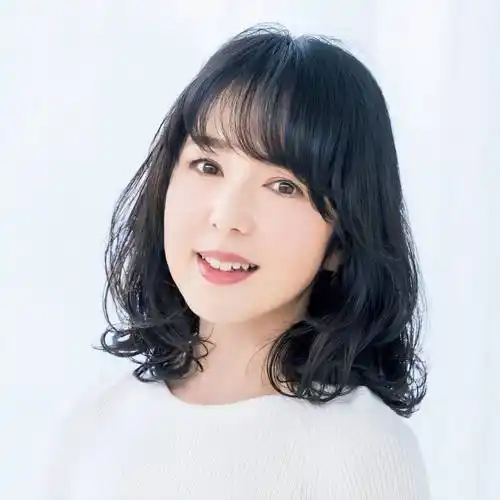 告别大妈感,45岁女性必备的10款"锁骨卷"发型:既时髦又气质