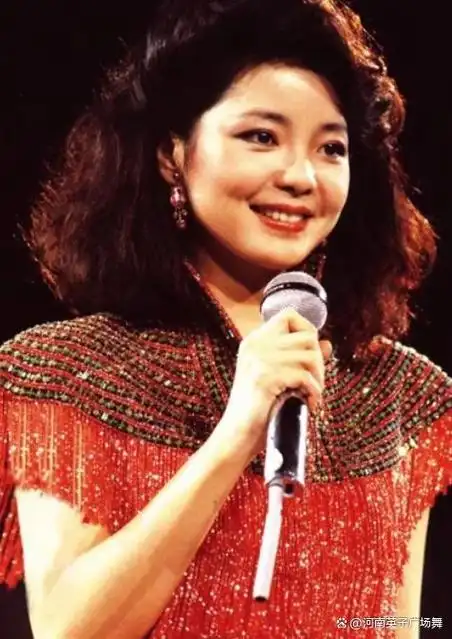 台湾女歌手邓丽君出生于中国台湾省云林县褒忠乡田洋村,祖籍河北省