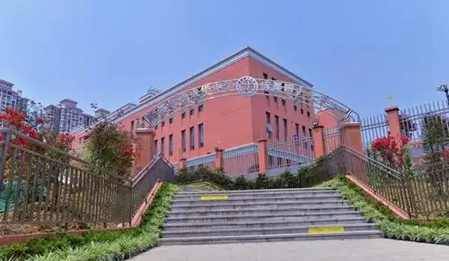 四川省成都市第四十九中学校寝室图片校园环境好吗