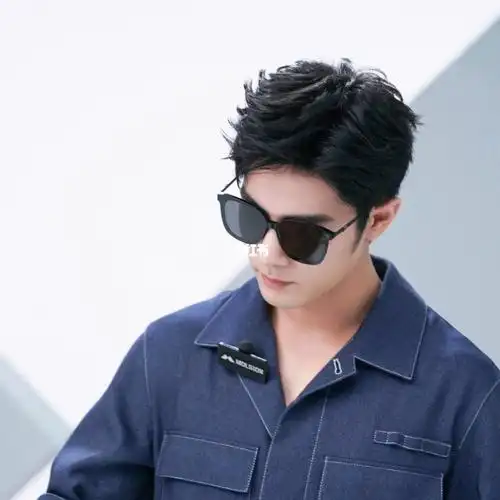 肖战陌森直播哥哥戴眼镜真的长到我的心巴上了