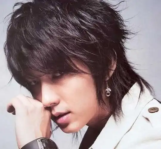 时尚霸气男生离子烫发型图三韩系风格的男生离子烫效果图,看起来相当