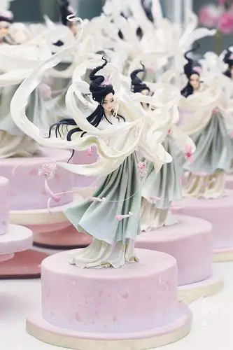 对,没错这些都是用糖和面粉做的居然都是可以吃的翻糖蛋糕从头到尾