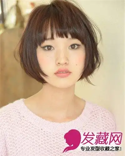 > 圆脸适合的波波头 呆萌甜美短发发型(5) 导读:精致可爱短发 贴合的