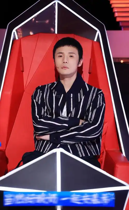 导师-李荣浩《2021中国好声音》眼下正在浙江卫视热播.