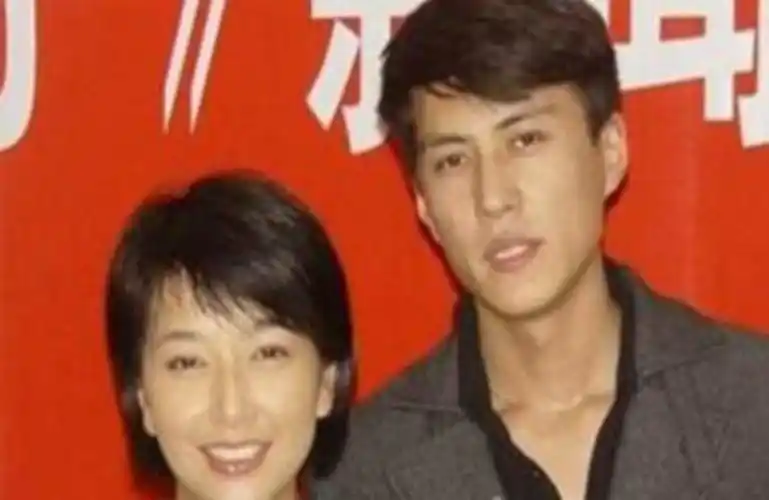 原创江珊现任老公张博照片,年轻帅气,被称演艺圈年纪最大姐弟恋