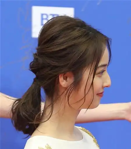 无论学生还是ol 出场率极高的马尾辫 清爽自然不造作