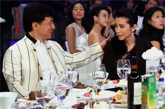 成龙与李冰冰如此暧昧只是捞金的需要?